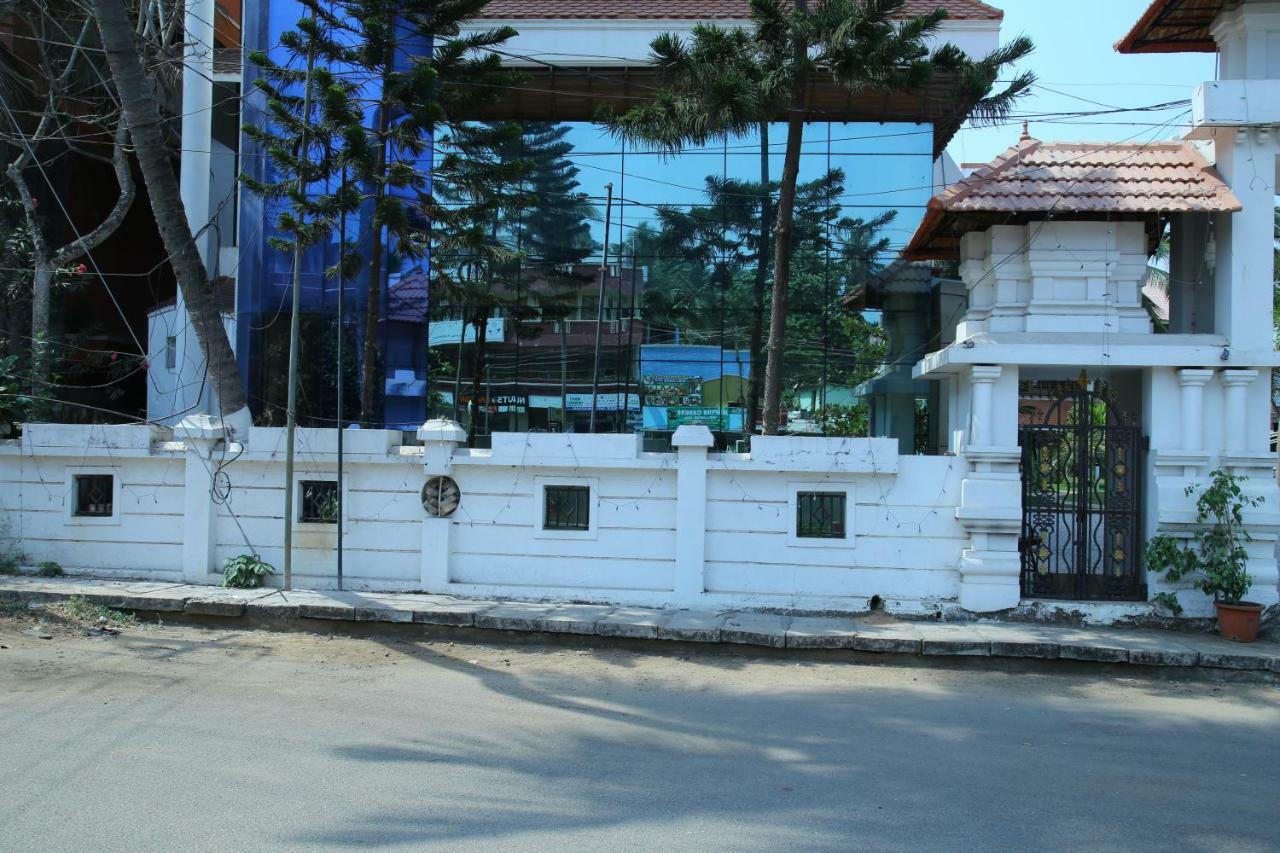 The Byke Puja Samudra Hotel Kovalam Kültér fotó